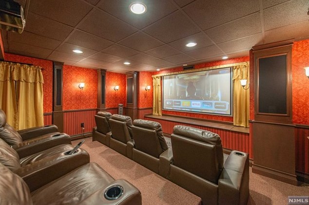 73 Glenmere Ter, Mahwah NJ 07430-2812 exterior