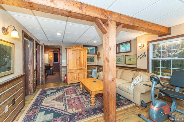 73 Glenmere Ter, Mahwah NJ 07430-2812 exterior