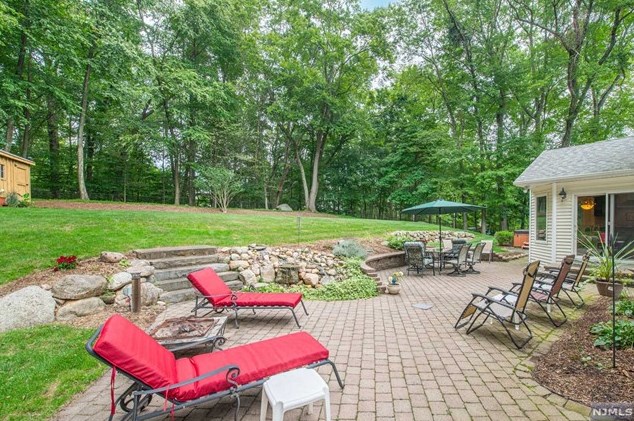 73 Glenmere Ter, Mahwah NJ 07430-2812 exterior