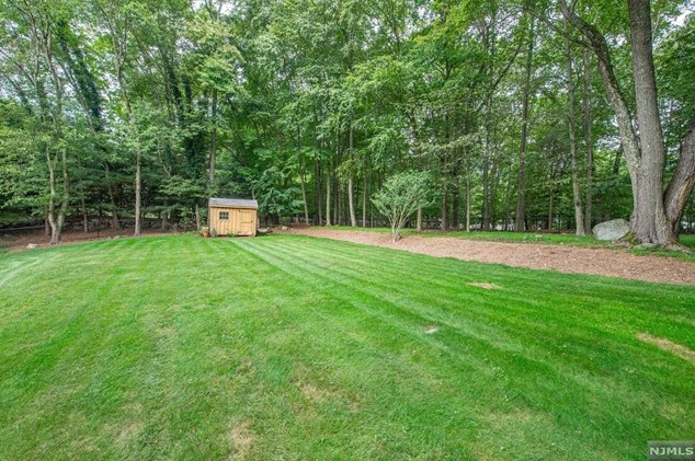 73 Glenmere Ter, Mahwah NJ 07430-2812 exterior