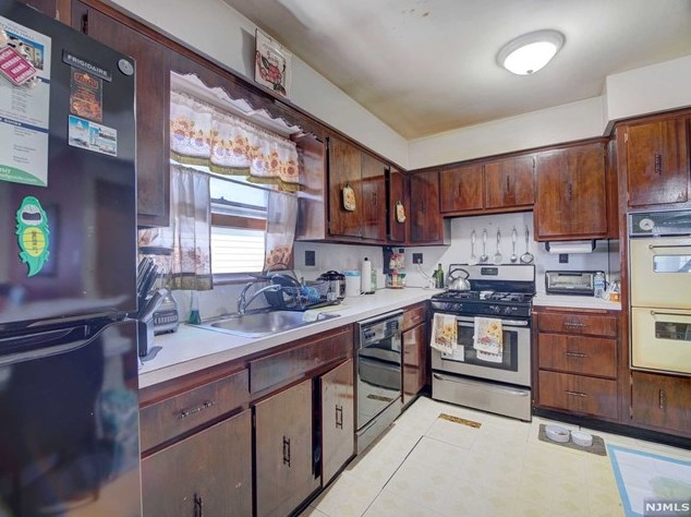 508 Davis Ave, Kearny NJ 07032-3402 exterior