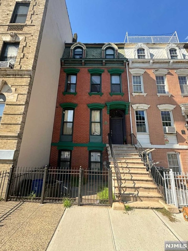 832 Grand St, Jersey City NJ  07304-2815 exterior