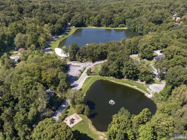 10 Tall Oaks Dr, Hardyston NJ 07419-2022 exterior