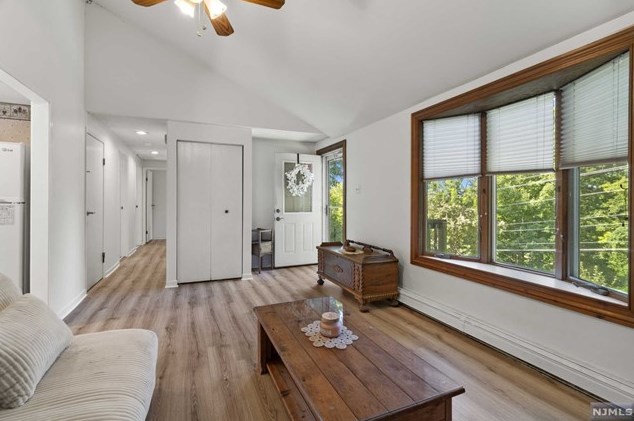 10 Tall Oaks Dr, Hardyston NJ 07419-2022 exterior