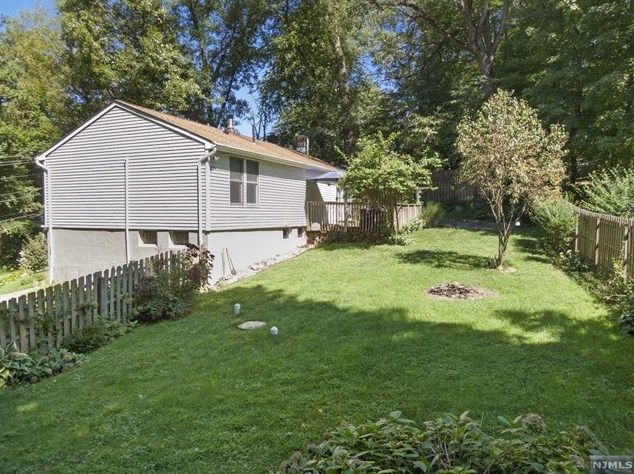 10 Tall Oaks Dr, Hardyston NJ 07419-2022 exterior