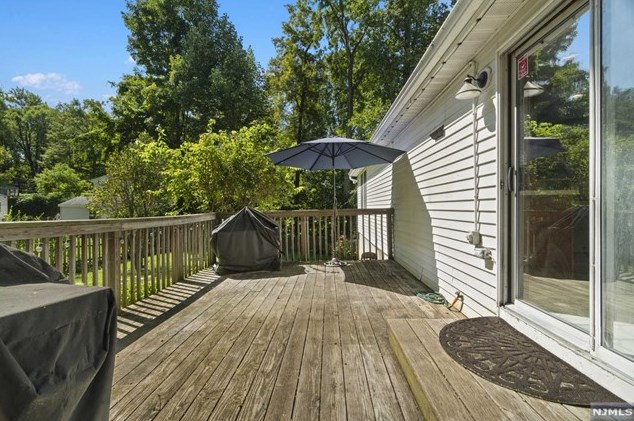 10 Tall Oaks Dr, Hardyston NJ 07419-2022 exterior