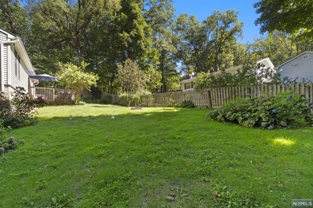 10 Tall Oaks Dr, Hardyston NJ 07419-2022 exterior