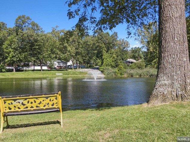 10 Tall Oaks Dr, Hardyston NJ 07419-2022 exterior