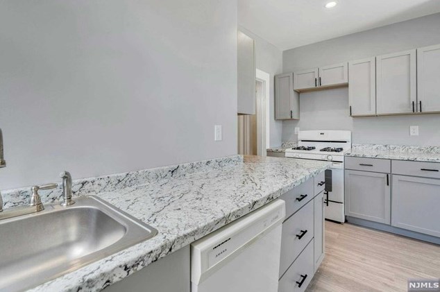 91 Grove St, Montclair NJ  07042-4005 exterior