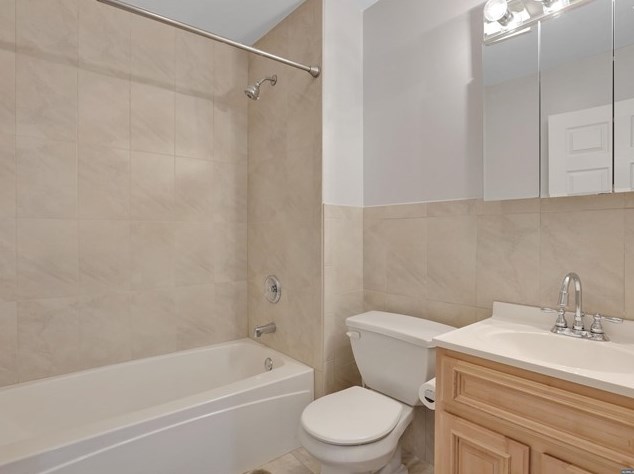 471 Midland Ave, Saddle Brook NJ  07663-5599 exterior