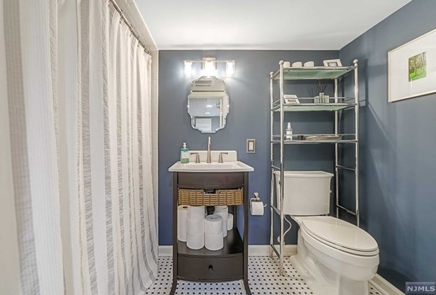 162 Pleasant Ave, Ridgewood NJ  07450-3525 exterior