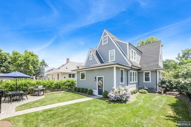 162 Pleasant Ave, Ridgewood NJ  07450-3525 exterior