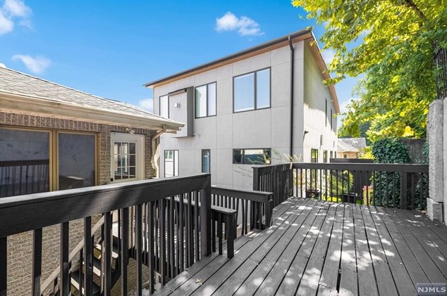 632 Undercliff Ave, Edgewater NJ  07020-1451 exterior