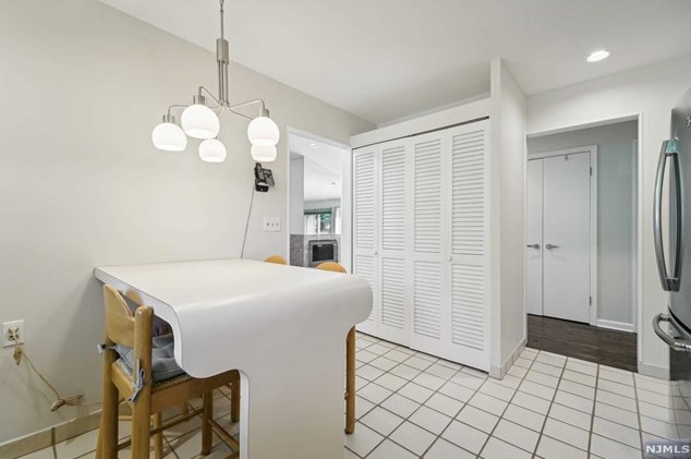 32 Erskine Ct, Mahwah NJ 07430-2014 exterior