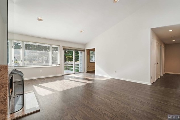 32 Erskine Ct, Mahwah NJ 07430-2014 exterior