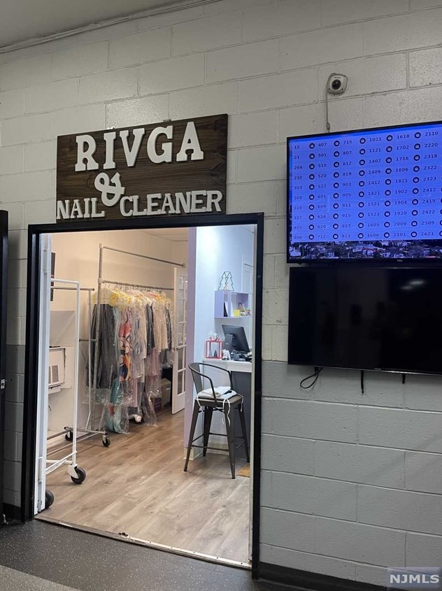 300 Winston Dr, Cliffside Park NJ  07010-3237 exterior