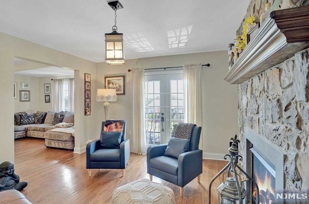 228 Orient Way, Lyndhurst NJ  07071-1636 exterior