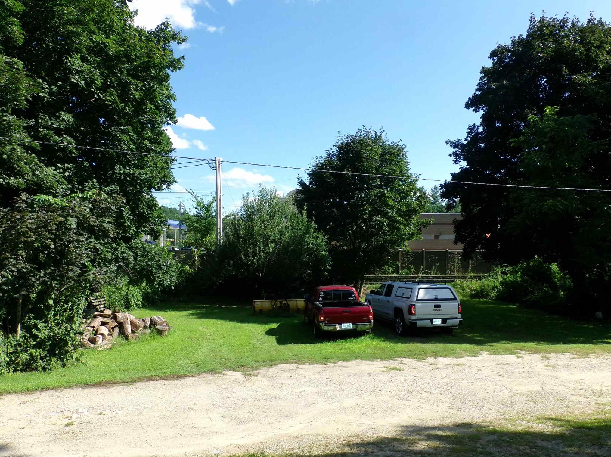 1562 Hooksett Rd, Manchester NH 03106-1008 exterior