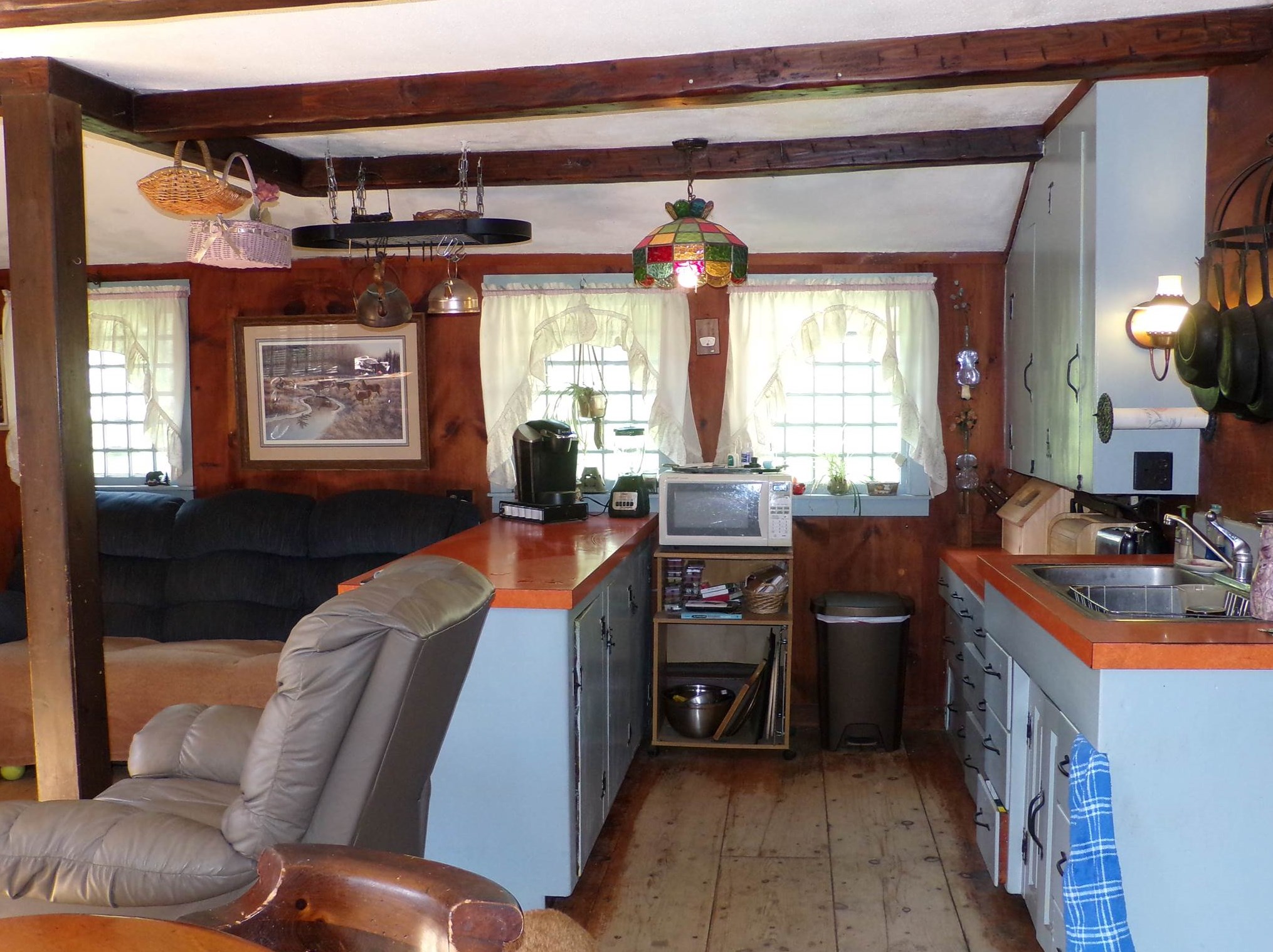 1562 Hooksett Rd, Manchester NH 03106-1008 exterior