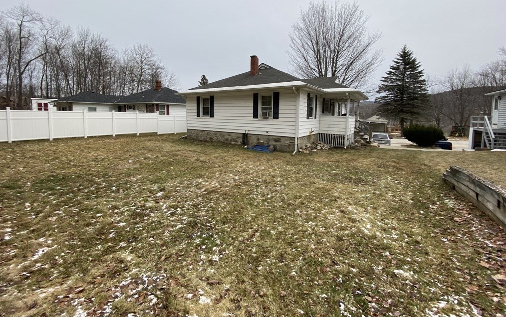 463 2nd Ave, Berlin NH  03570-1139 exterior