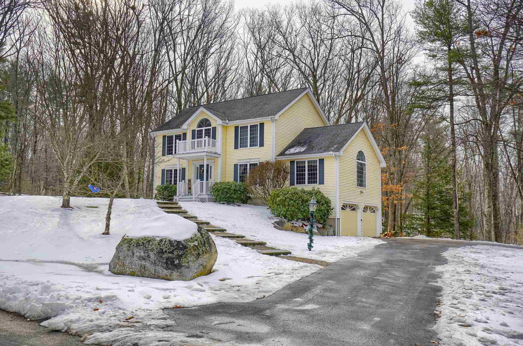 14 Kyle Rd, Merrimack NH 03054-4573 exterior