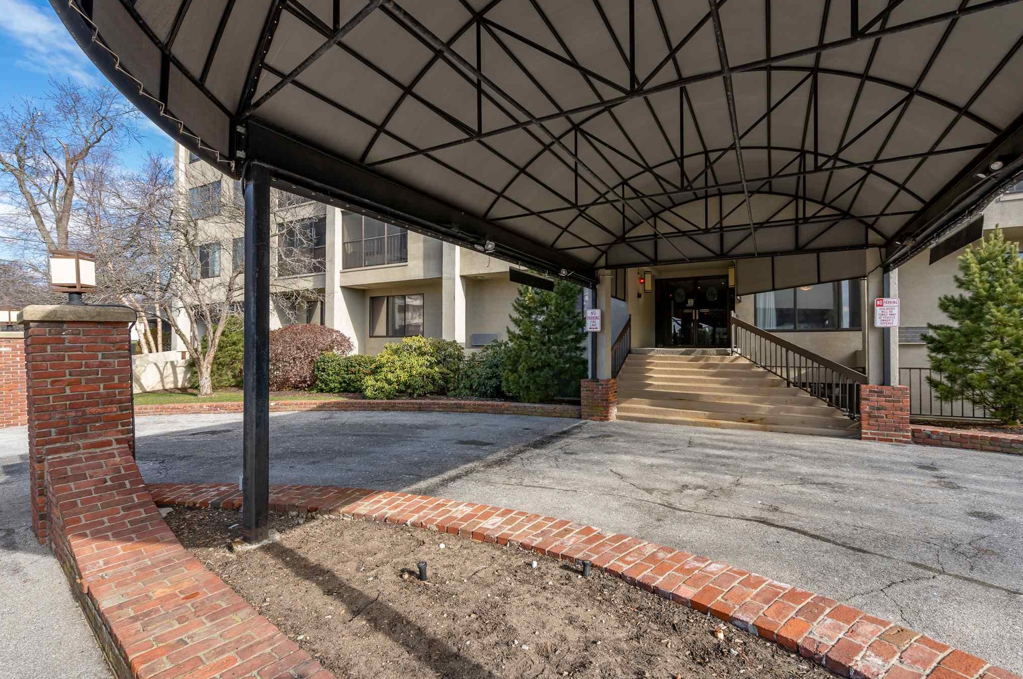 55 River Rd, Manchester NH  03106-2624 exterior