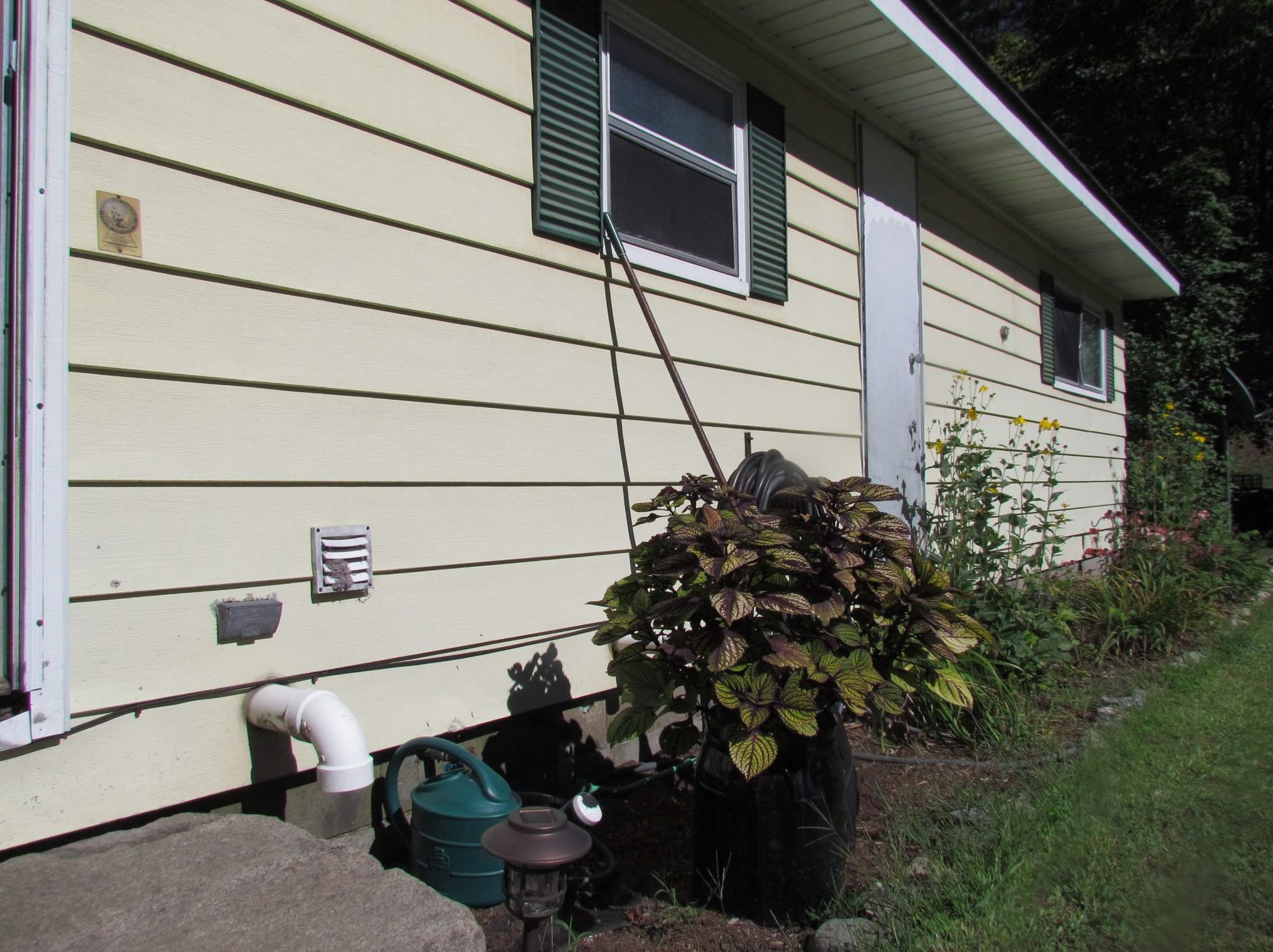 17 Ledgewood Dr, Cornish NH 03745-4646 exterior