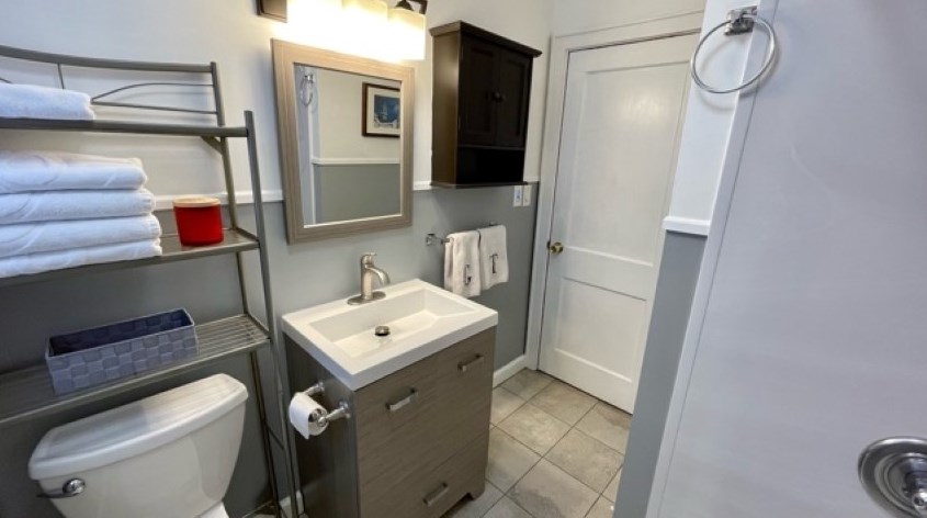 21 Pne St, Manchester NH 03103-5331 exterior