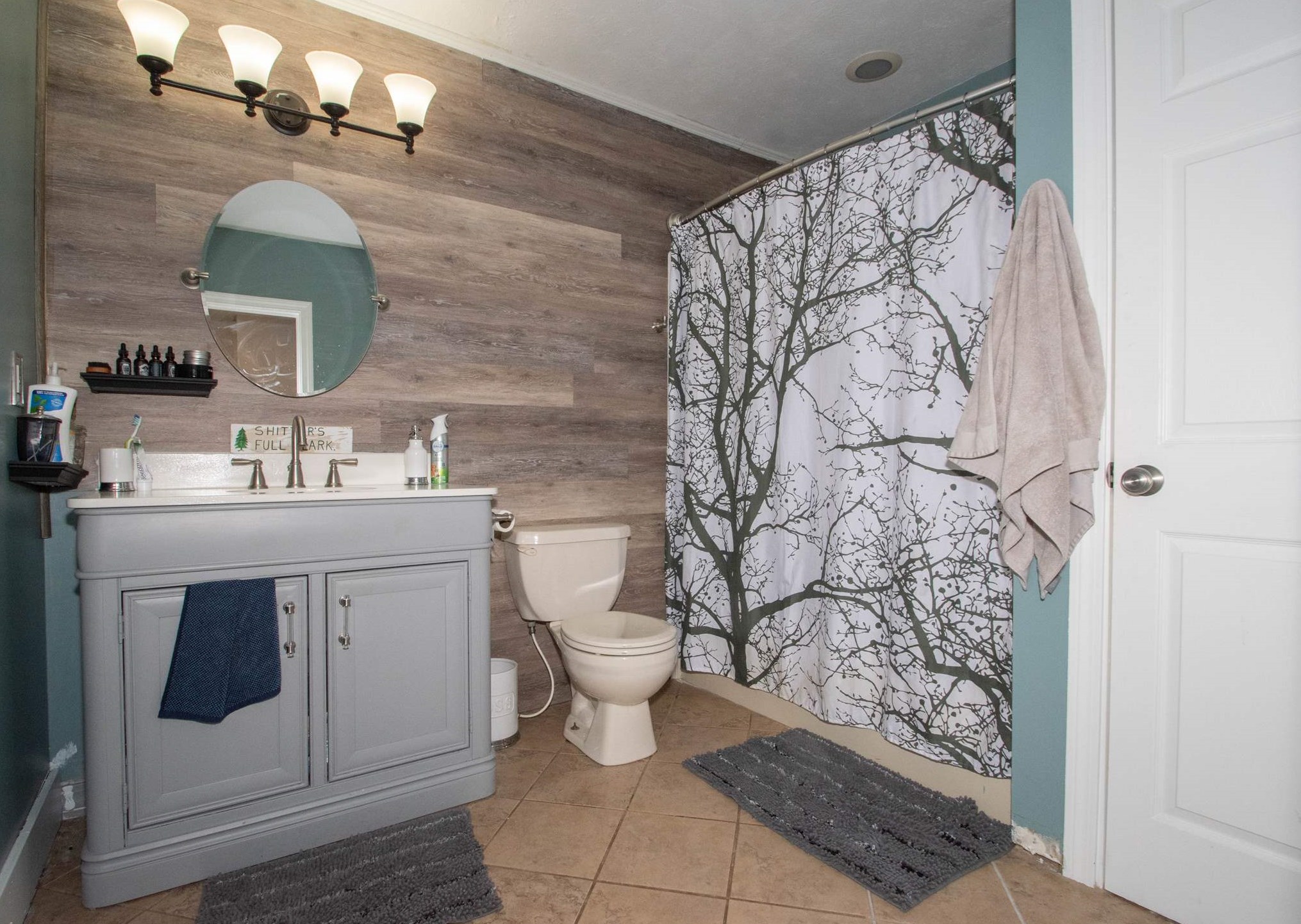 660 Montgomery St, Manchester NH 03102-3523 exterior