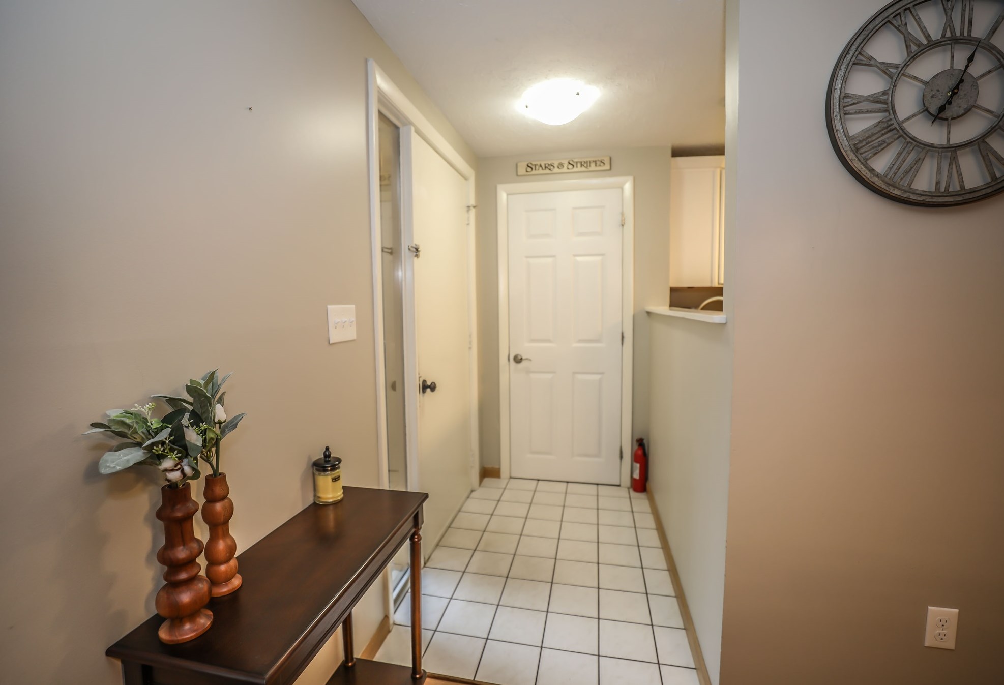 1 Victoria Dr, Merrimack NH 03054-3115 exterior