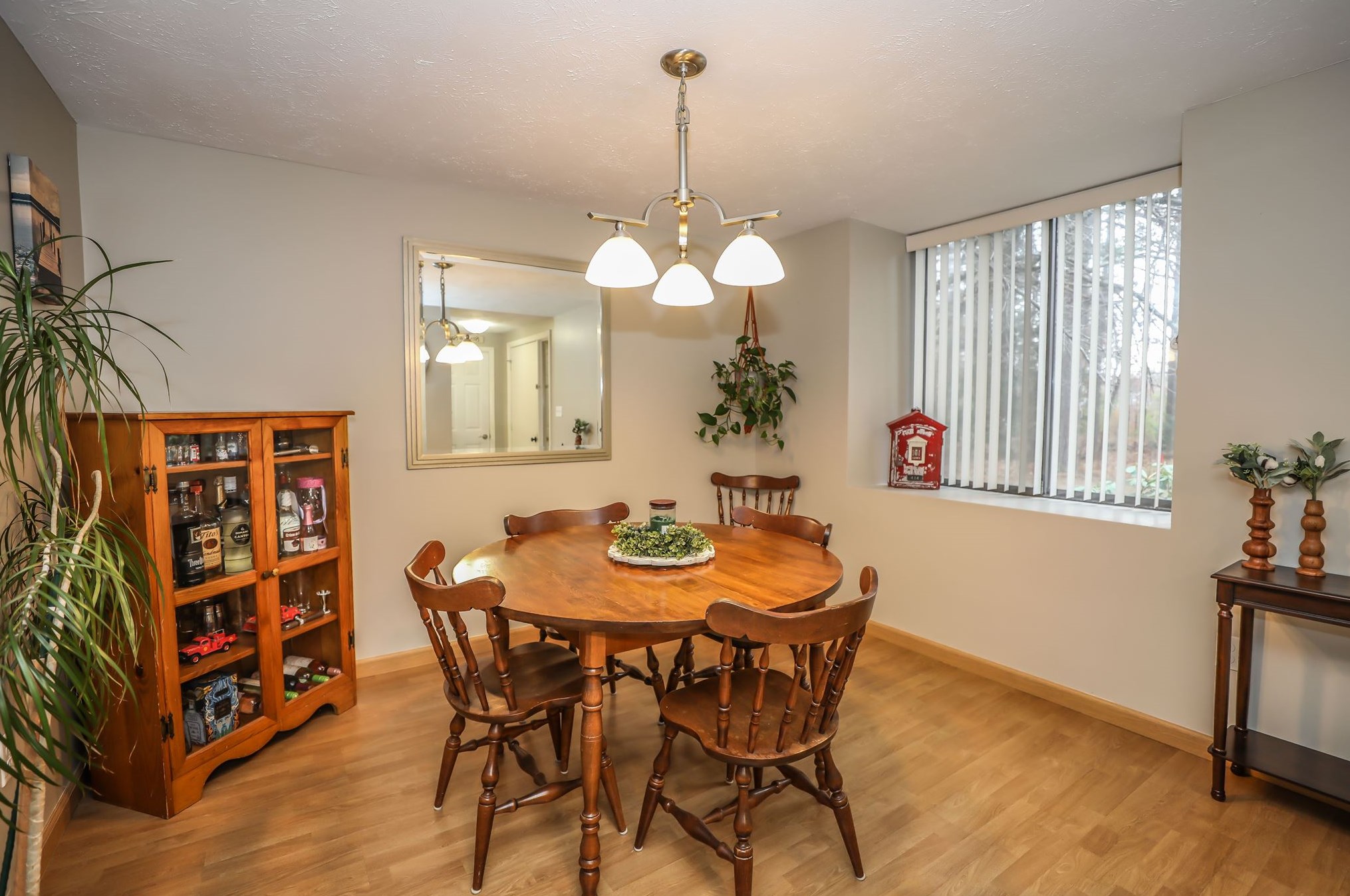 1 Victoria Dr, Merrimack NH 03054-3115 exterior