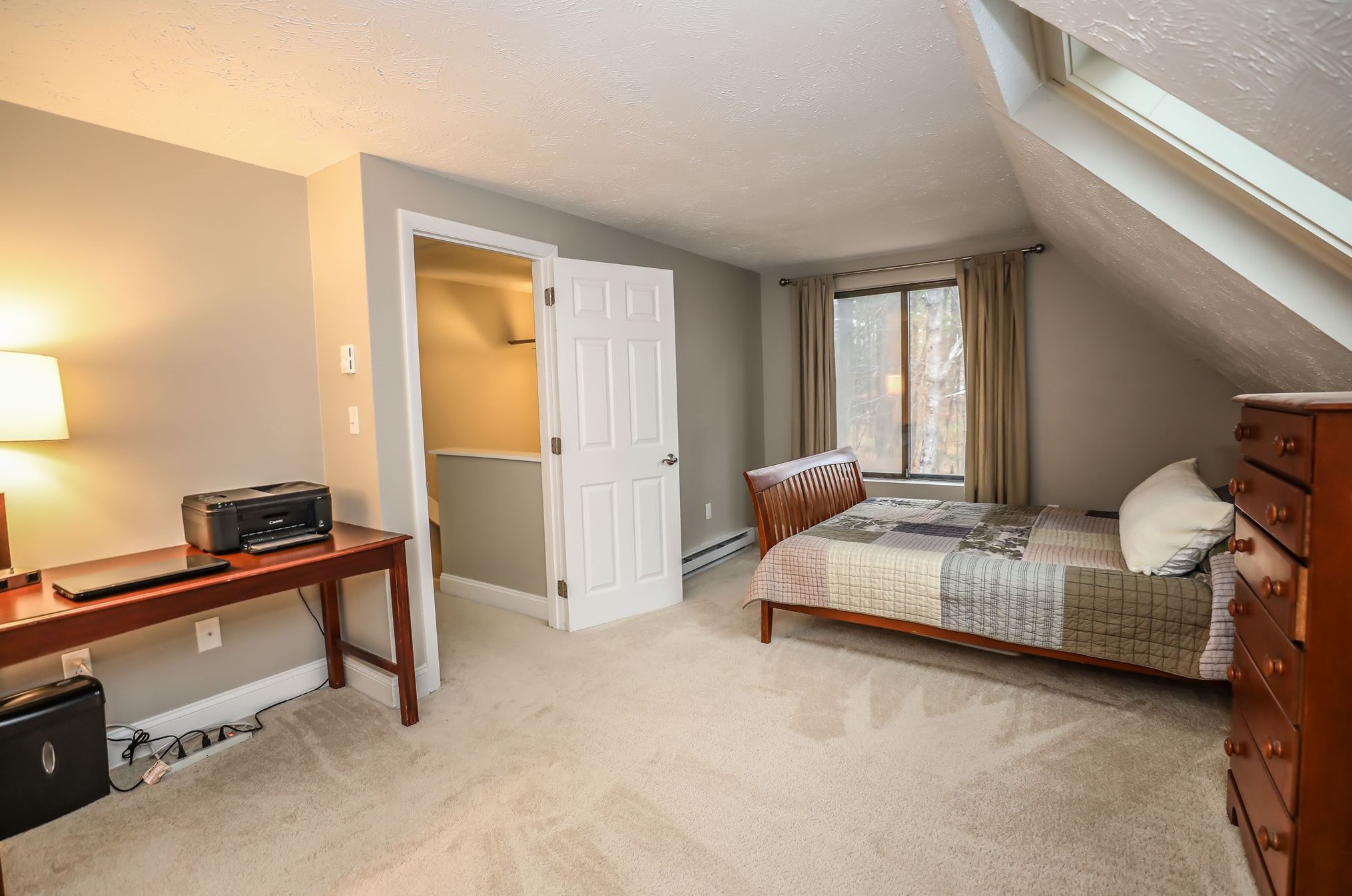 1 Victoria Dr, Merrimack NH 03054-3115 exterior