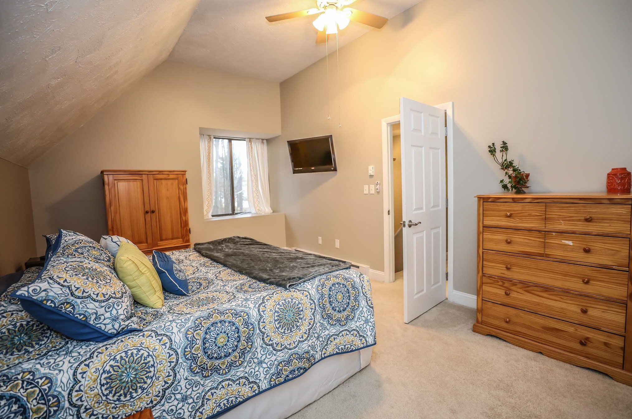 1 Victoria Dr, Merrimack NH 03054-3115 exterior