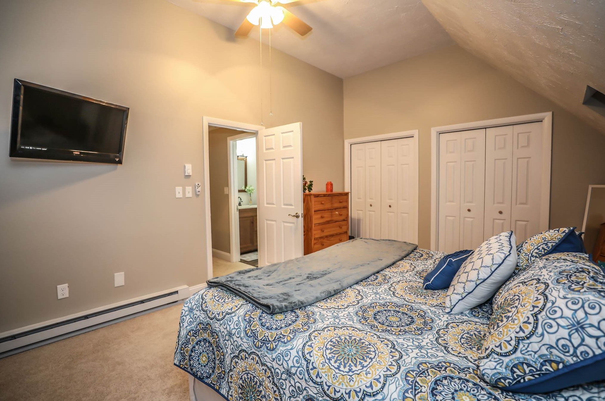 1 Victoria Dr, Merrimack NH 03054-3115 exterior