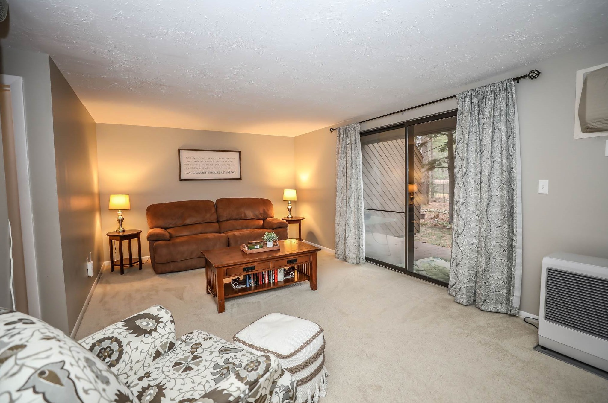 1 Victoria Dr, Merrimack NH 03054-3115 exterior