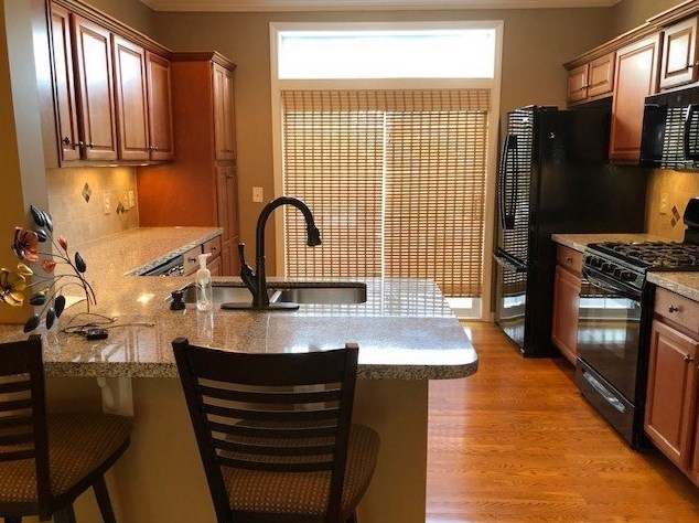 77 Hackett Hl Rd, Manchester NH 03106-2522 exterior