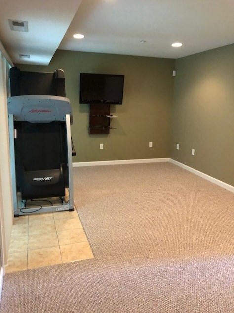 77 Hackett Hl Rd, Manchester NH 03106-2522 exterior