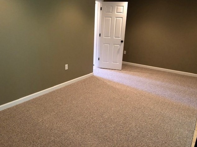 77 Hackett Hl Rd, Manchester NH 03106-2522 exterior