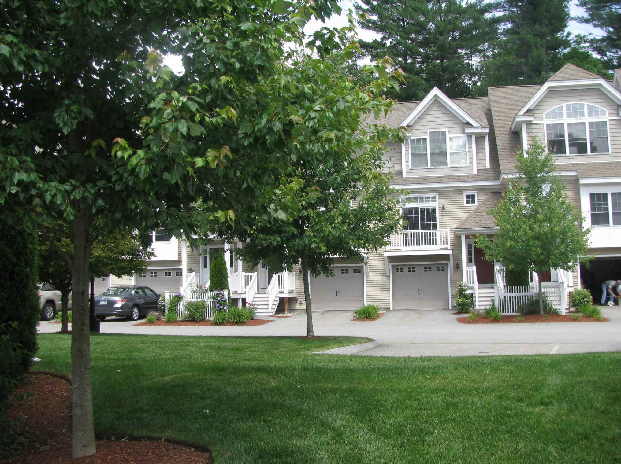 77 Hackett Hl Rd, Manchester NH 03106-2522 exterior