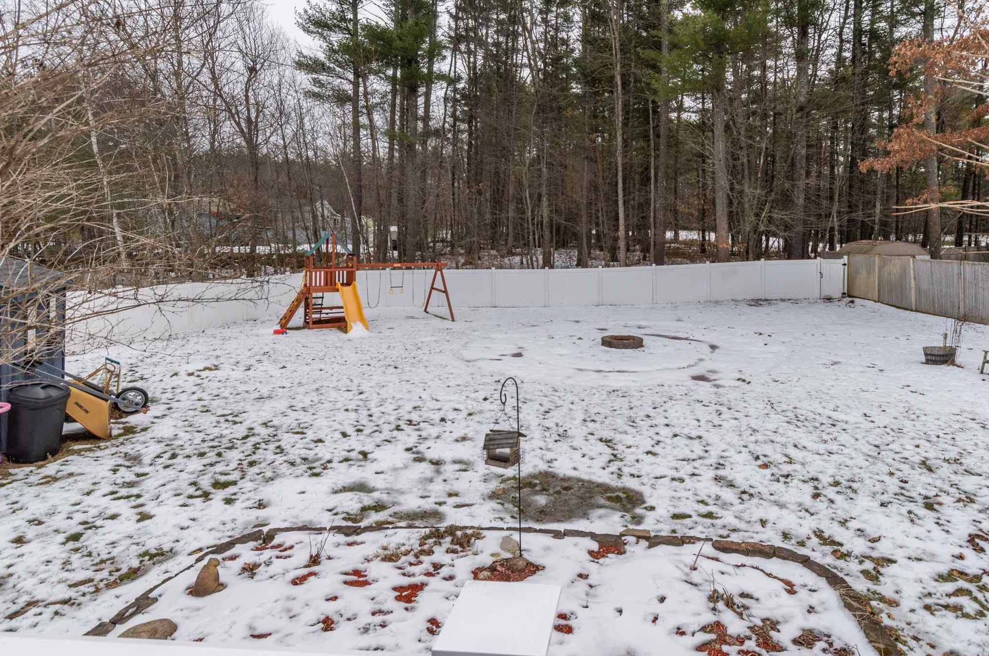 3 Cota Rd, Merrimack NH 03054-4048 exterior