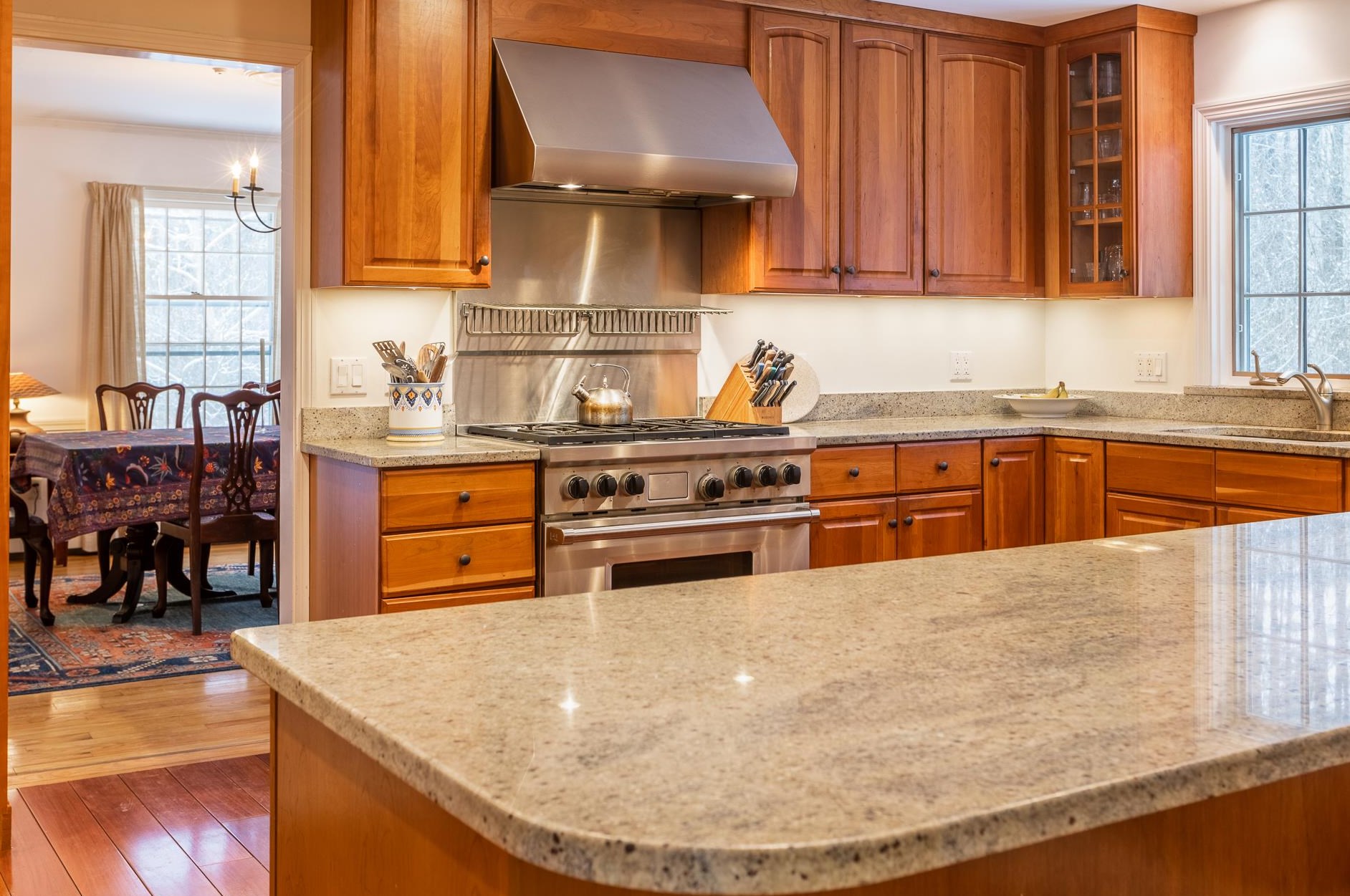 6 Mdw Ln, Hanover NH 03755-1527 exterior