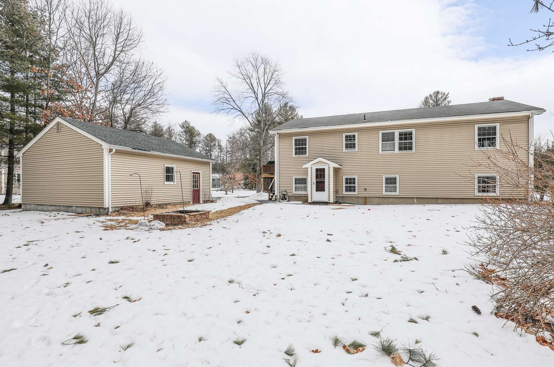 12 Frst Ln, Hudson NH  03052 exterior