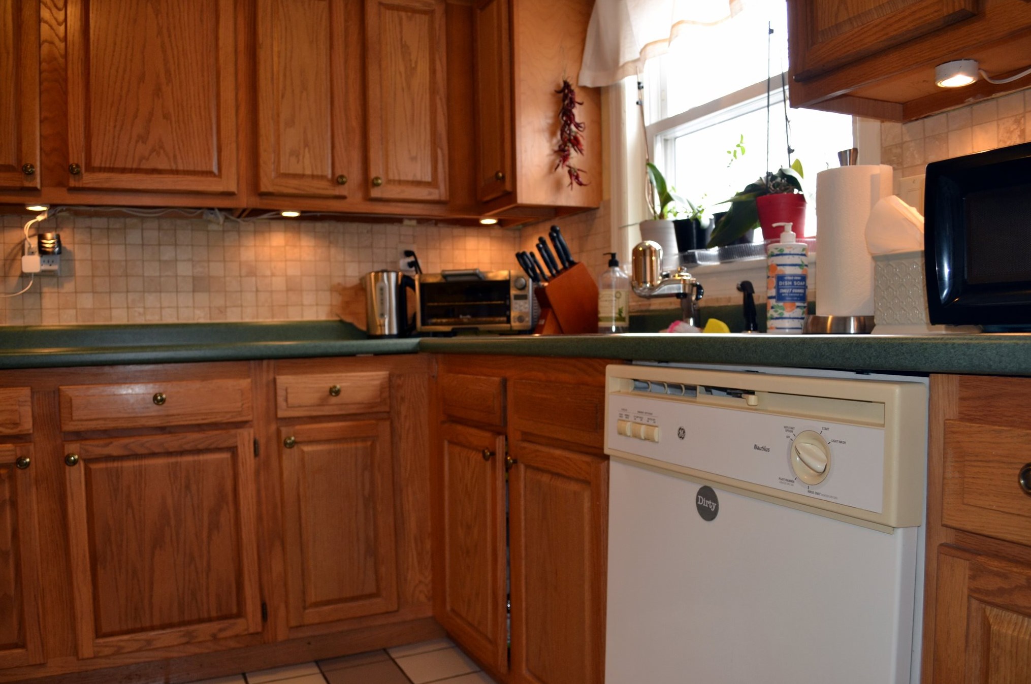 88 Harold St, Manchester NH  03104-1714 exterior