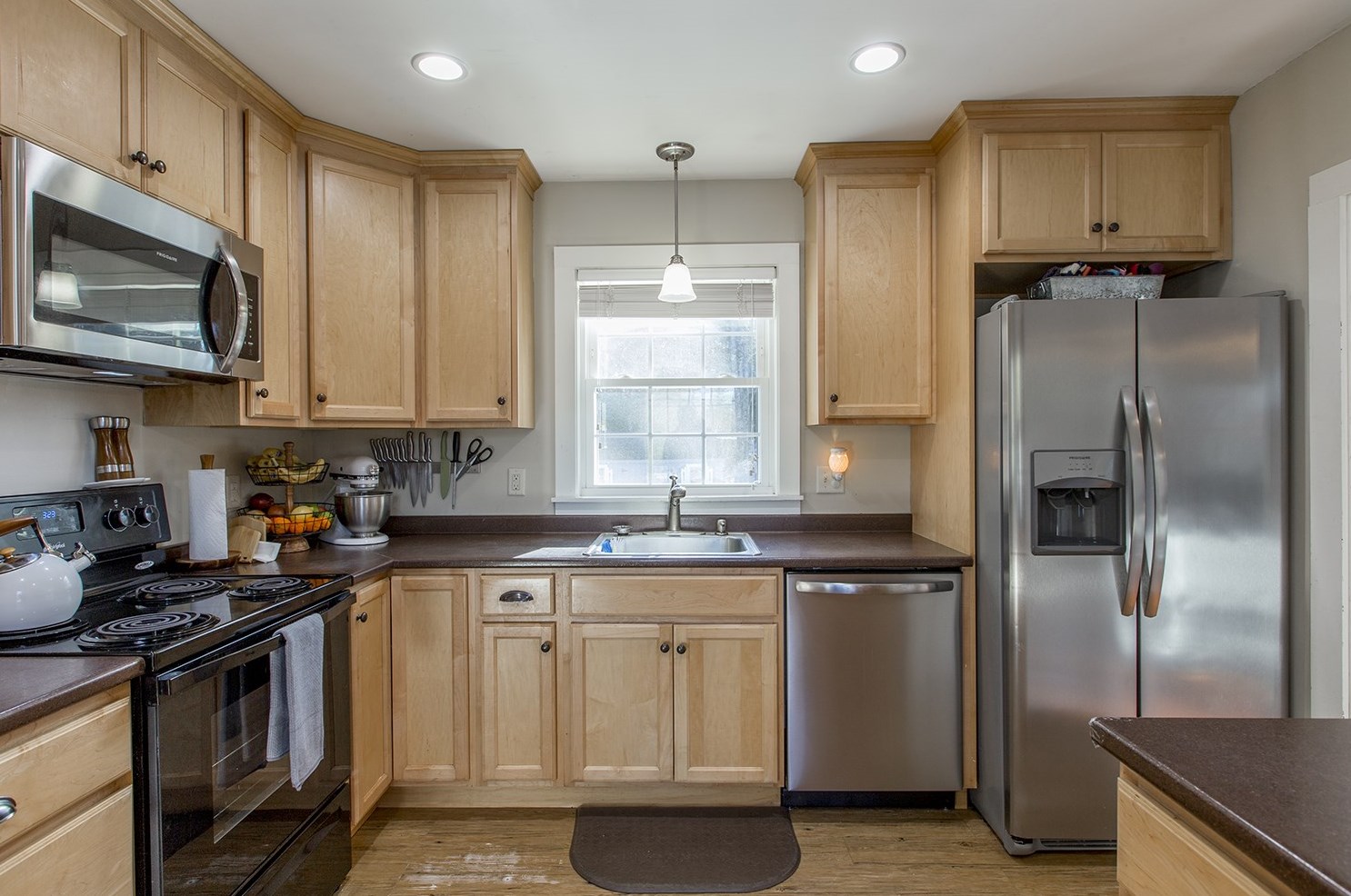 239 Ash Swamp Rd, Newmarket NH  03857-2116 exterior