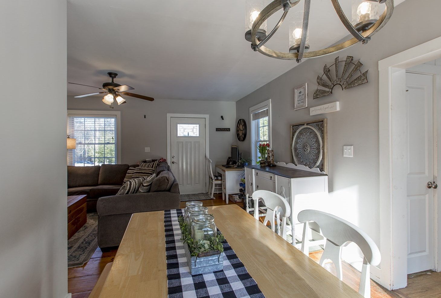 239 Ash Swamp Rd, Newmarket NH 03857-2070 exterior