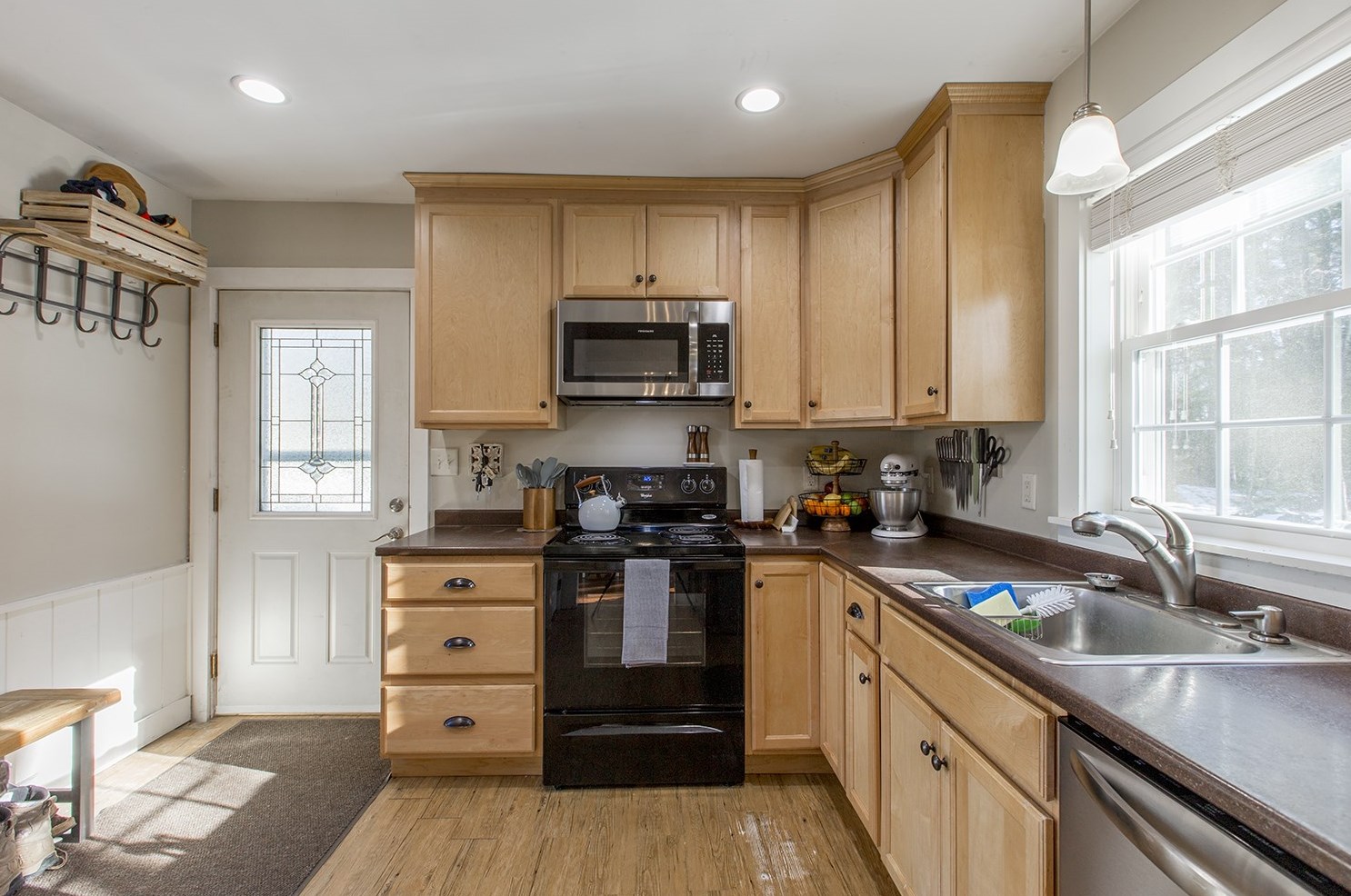 239 Ash Swamp Rd, Newmarket NH 03857-2070 exterior