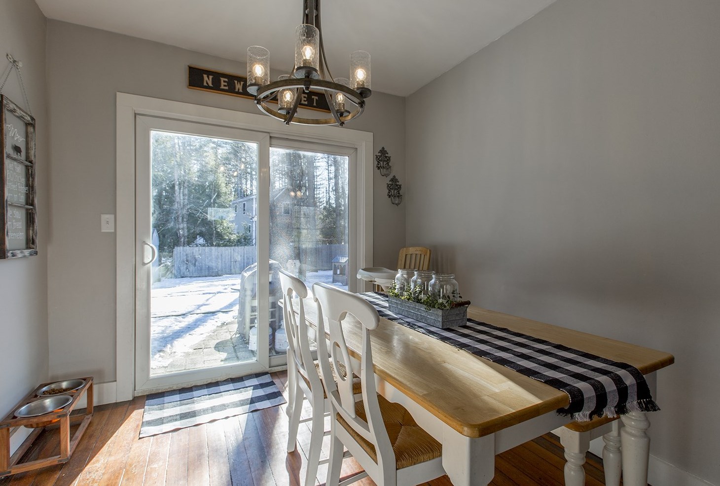 239 Ash Swamp Rd, Newmarket NH 03857-2070 exterior