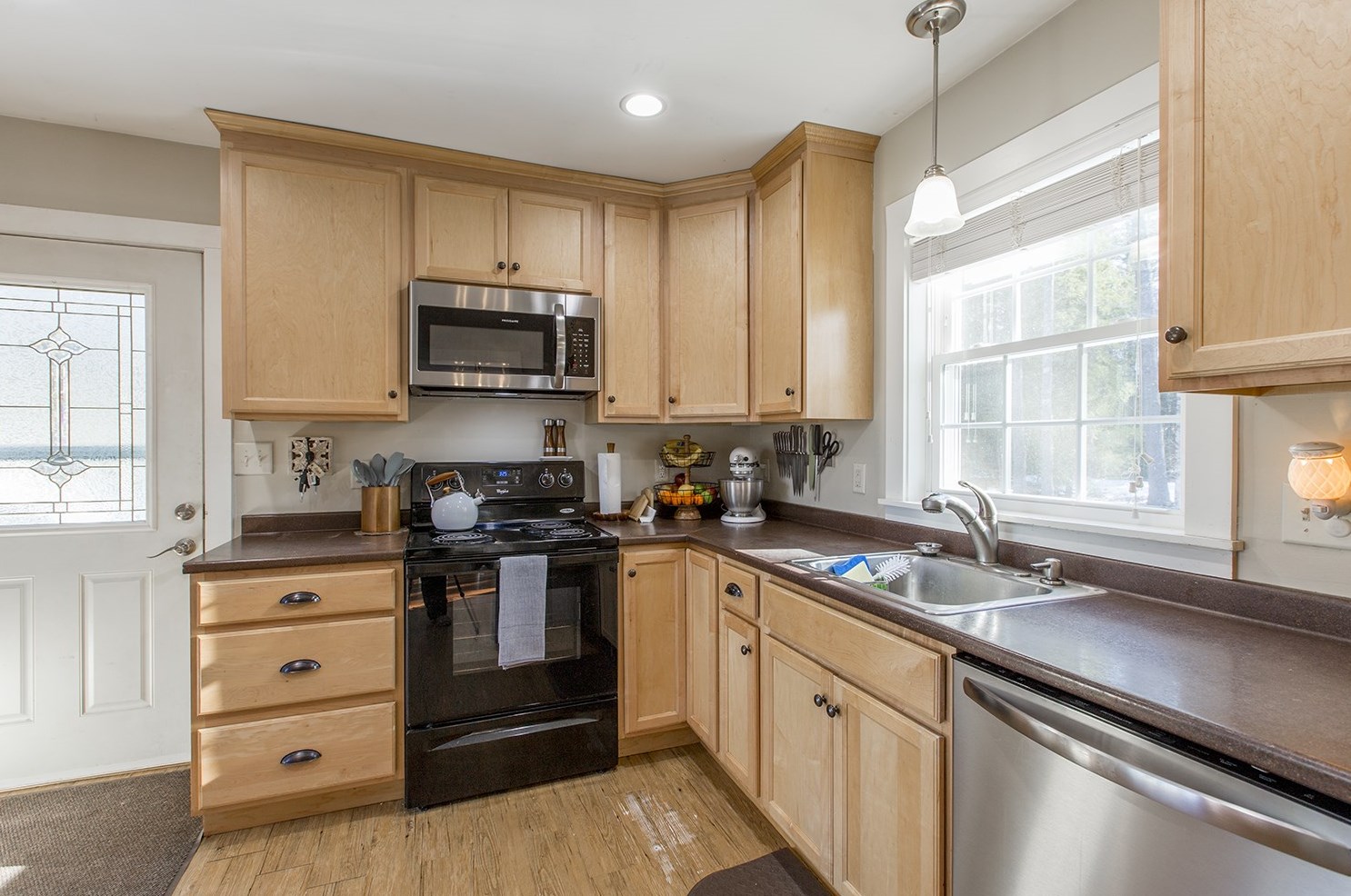 239 Ash Swamp Rd, Newmarket NH 03857-2070 exterior