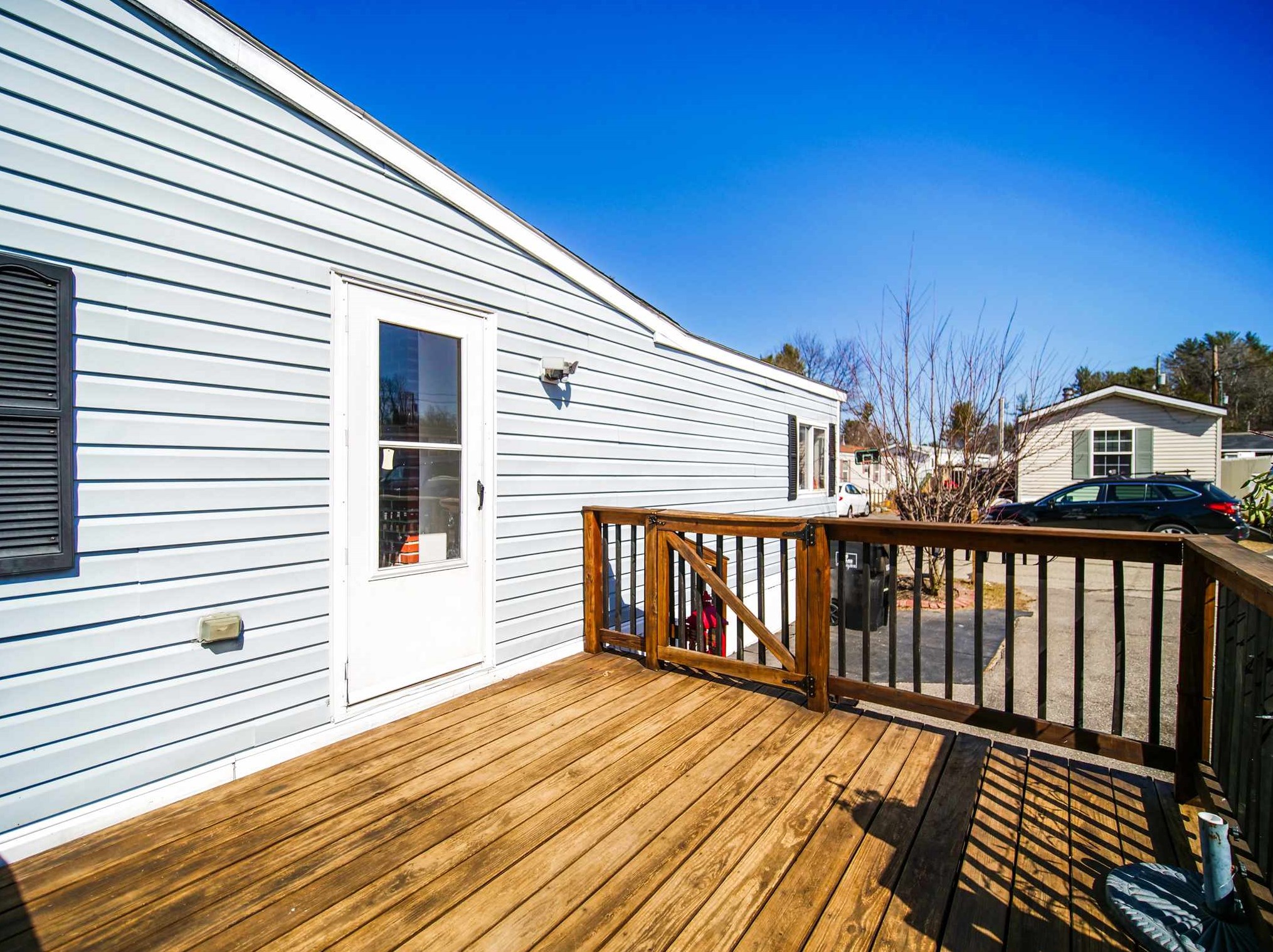 2 Horseshoe Dr, Hudson NH 03052-2609 exterior