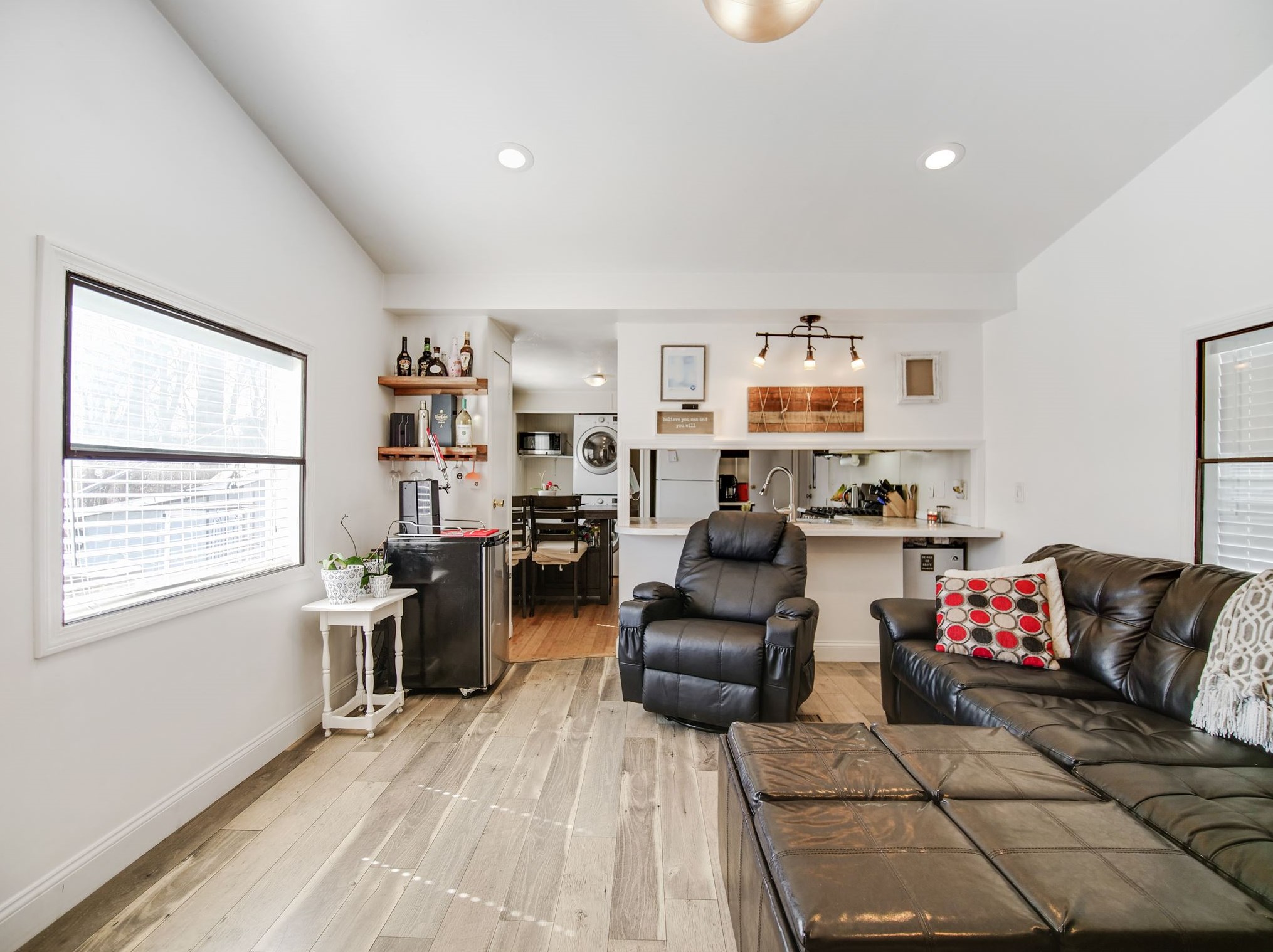 2 Horseshoe Dr, Hudson NH 03052-2609 exterior